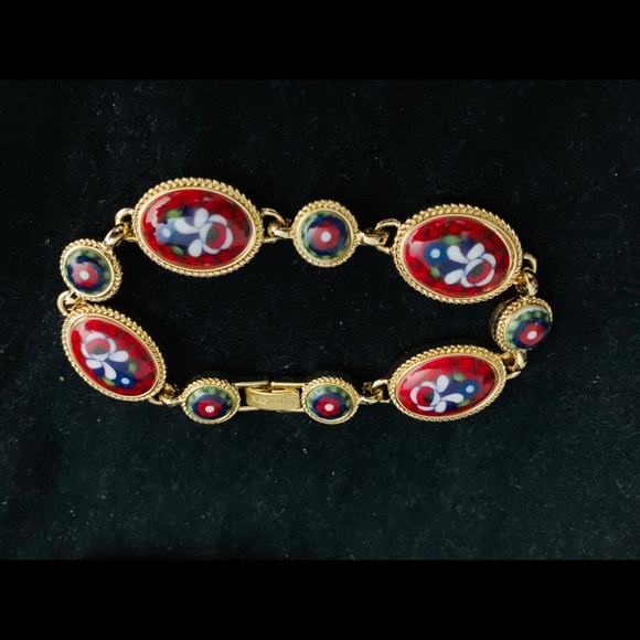 Signed Napier beautiful bracelet 8 inches - Picture 2 of 16